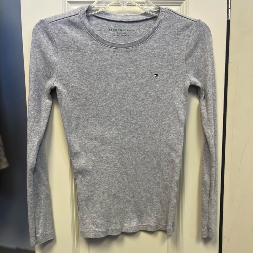 🚨CLEARANCE 0124-100 TOMMY Hilfiger Long Sleeve Top